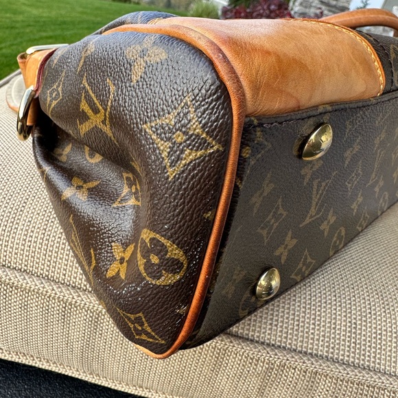 Louis Vuitton Beverly Handbag - Picture 16 of 16
